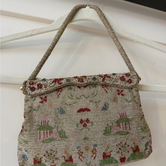 Elegant Tapestry Handbag - Picture 3 of 4